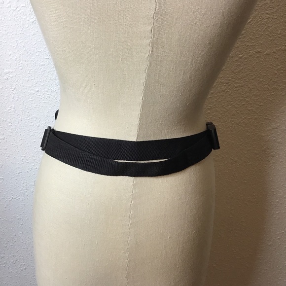 Black leather Fannypack w/adjustable strap - Picture 3 of 6